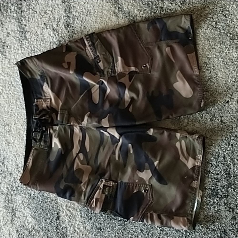 Quiksilver Camouflage Shorts Size 30